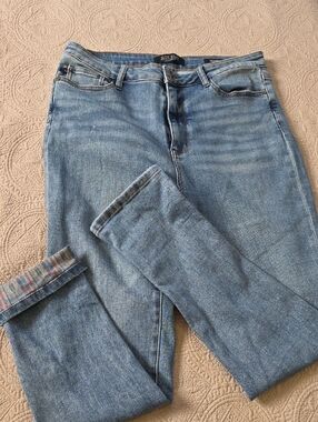 Judy Blue Medium Blue Straight Leg Jeans with Cuffed Stripe Detail (J503)